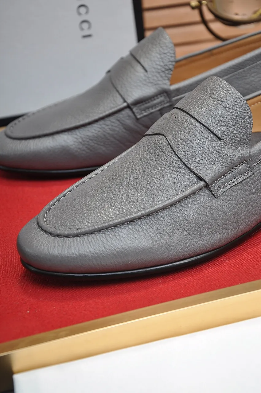 Men's shoes 💰520💶【GUCCI】 (High-end Niuli) New 🍀Gucci* - top version Gucci Peas shoes! Made of imported original cowhide, the inner top layer is comfortable cowhide lining! Original wear-resistant rubber outsole! High quality products! Code number 38-44!
